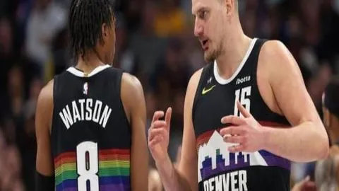 “波切蒂诺谋三中卫阵型，力图挽救切尔西赛季辉煌”